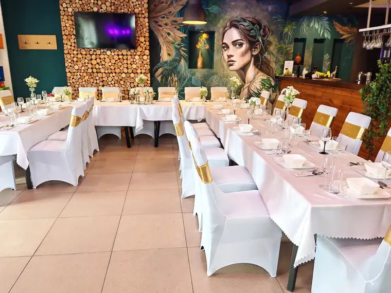 Sala nakryta na przyjęcie